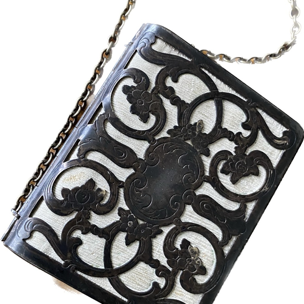 Art nouveau vintage silver lattice purse.  Good clean condition 1920-1940